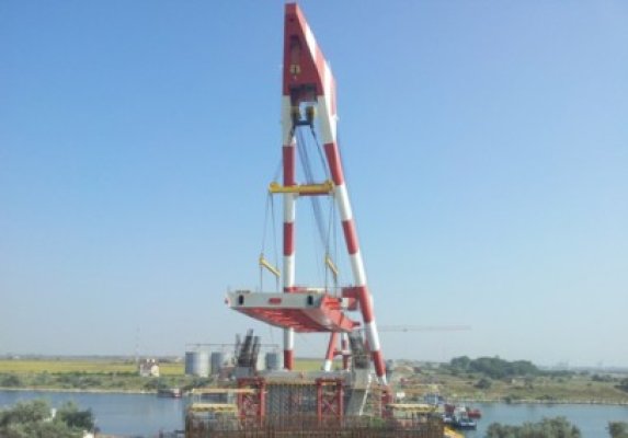 A început montarea noului pod ce te duce mai repede către Mangalia